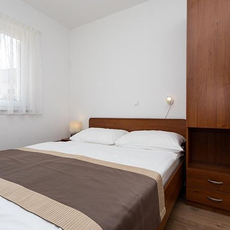 Apartments Crnekovic V バスカ エクステリア 写真