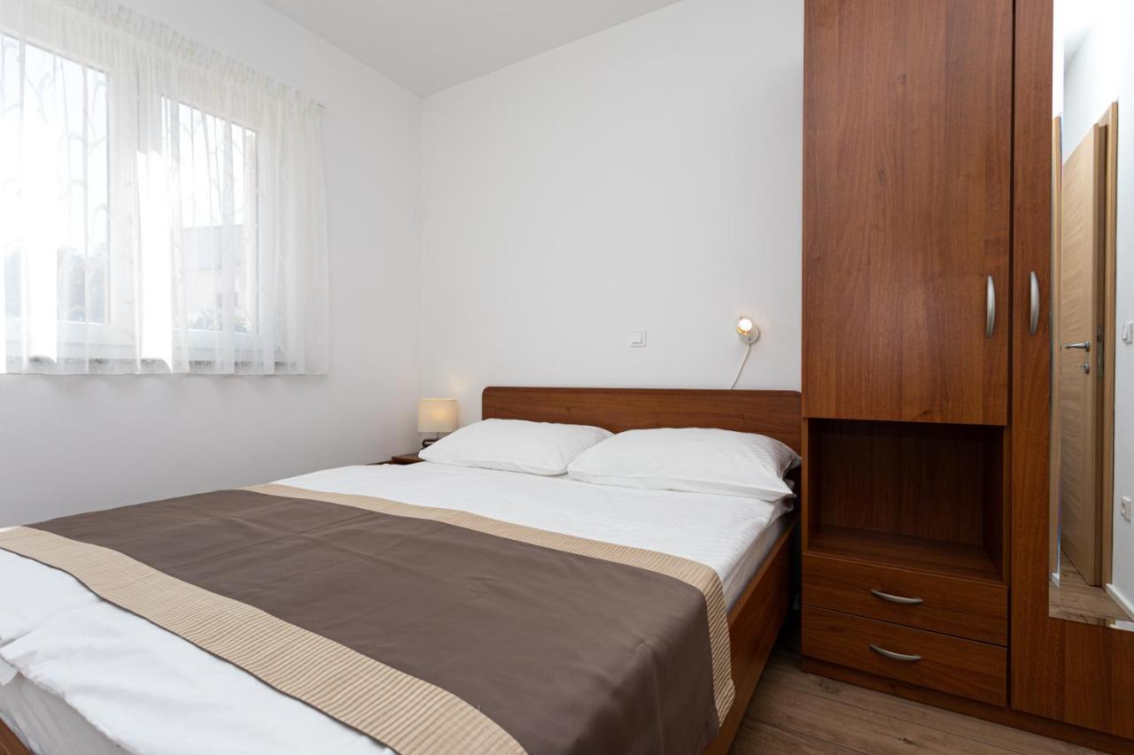 Apartments Crnekovic V バスカ エクステリア 写真