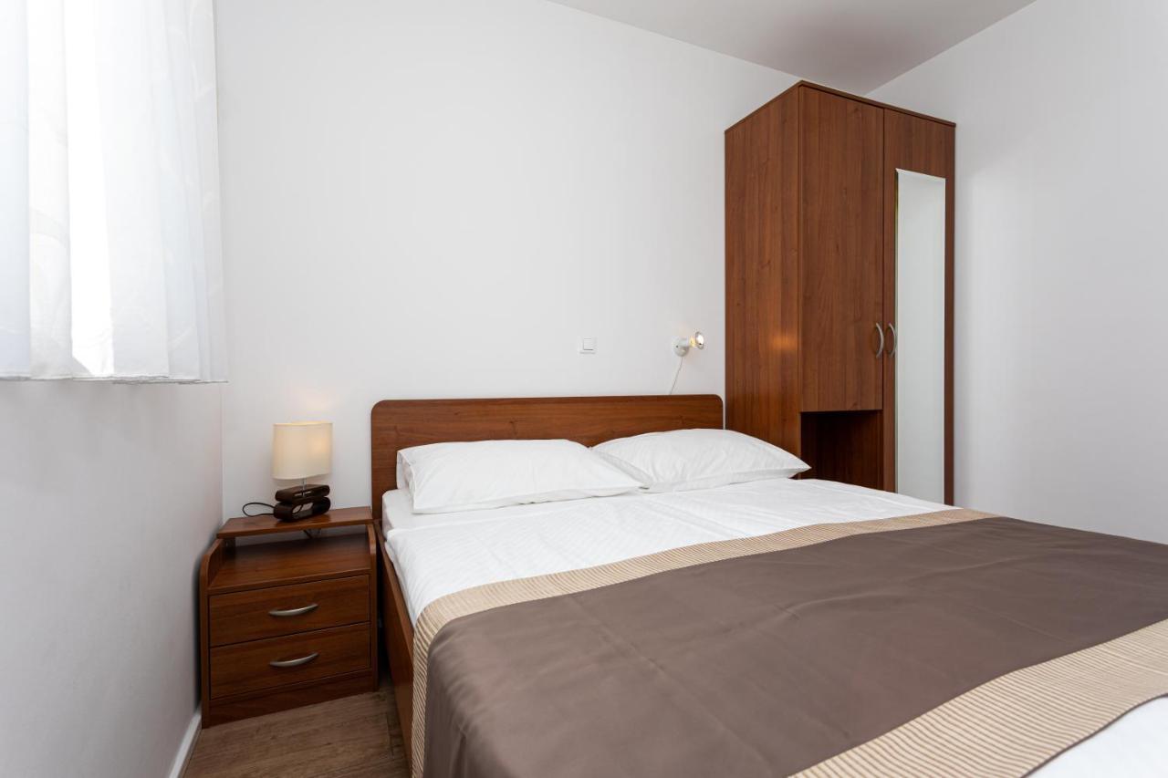 Apartments Crnekovic V バスカ エクステリア 写真
