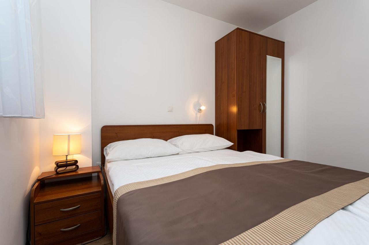 Apartments Crnekovic V バスカ エクステリア 写真