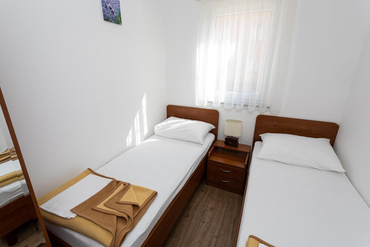 Apartments Crnekovic V バスカ エクステリア 写真