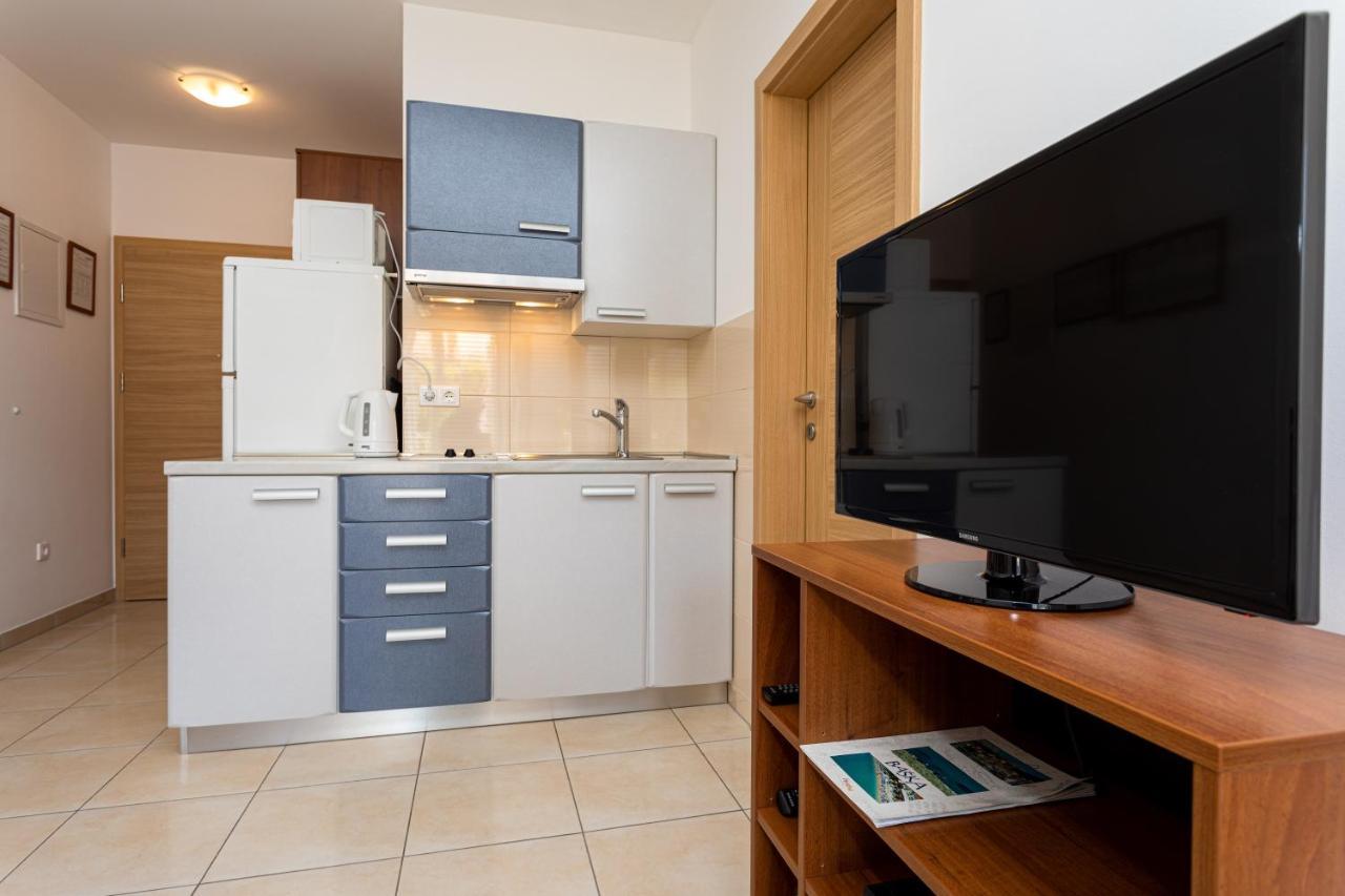 Apartments Crnekovic V バスカ エクステリア 写真