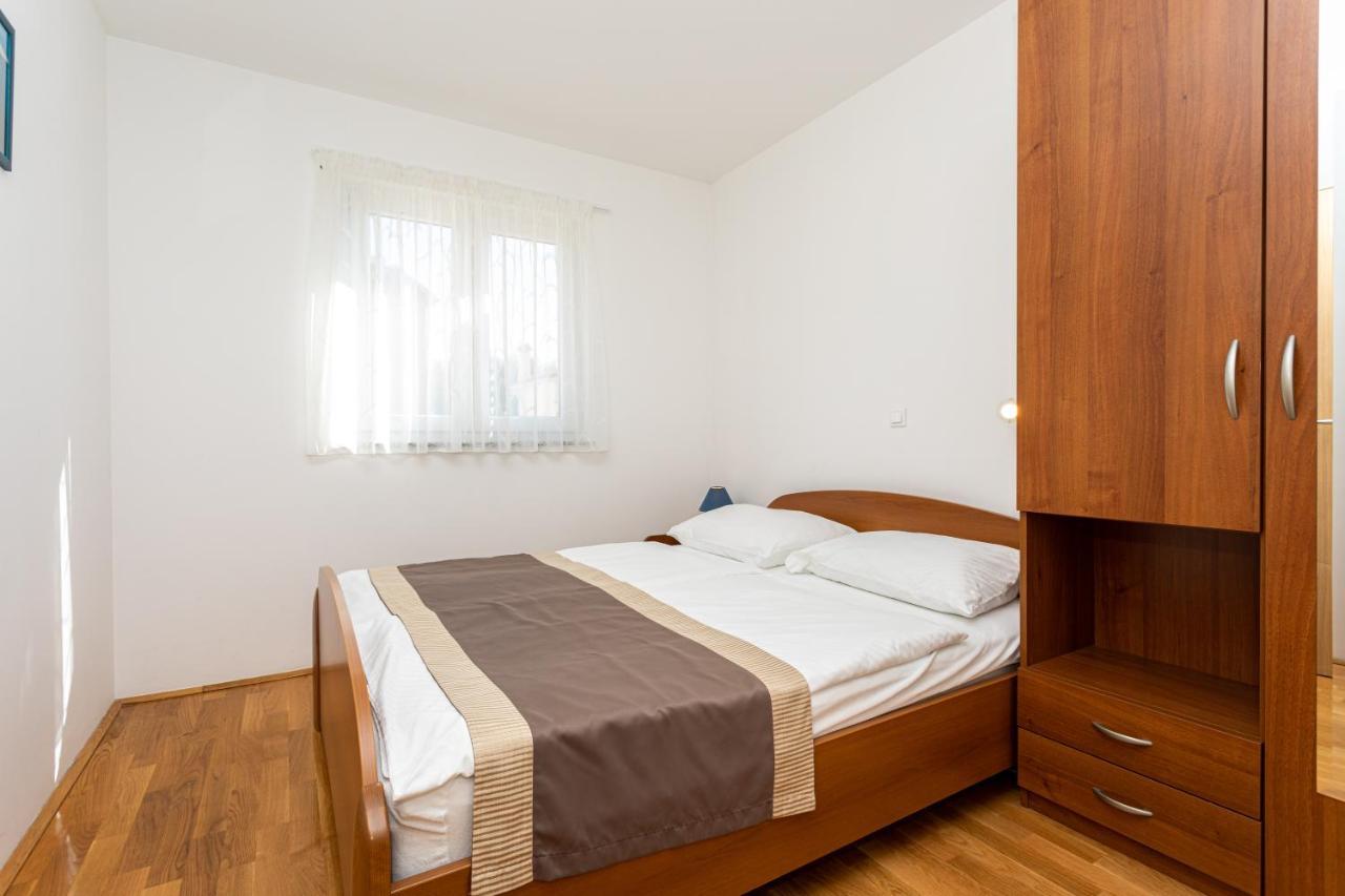 Apartments Crnekovic V バスカ エクステリア 写真