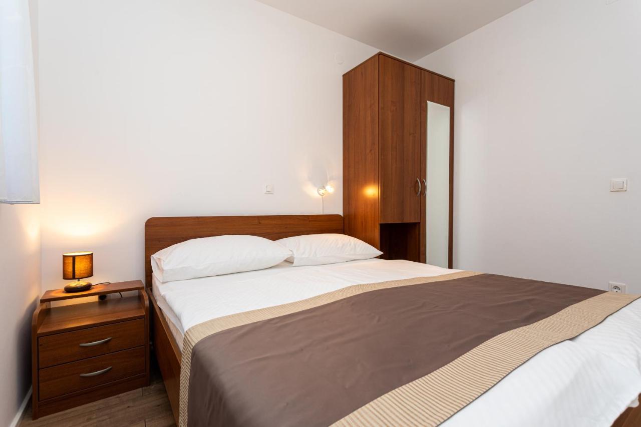Apartments Crnekovic V バスカ エクステリア 写真