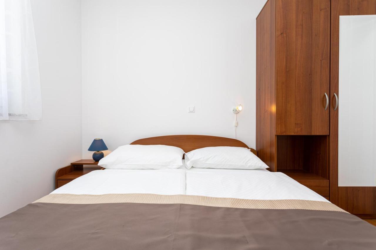 Apartments Crnekovic V バスカ エクステリア 写真