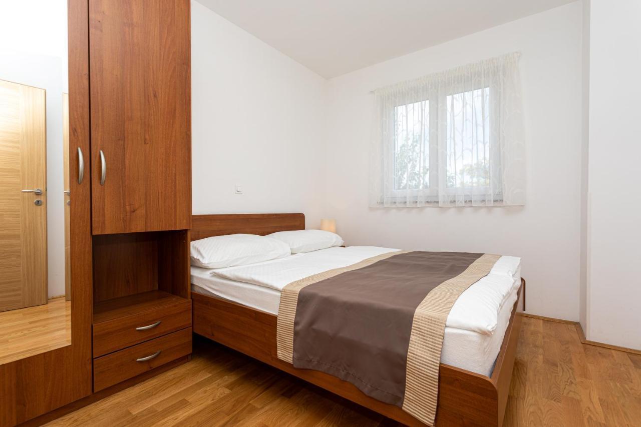Apartments Crnekovic V バスカ エクステリア 写真