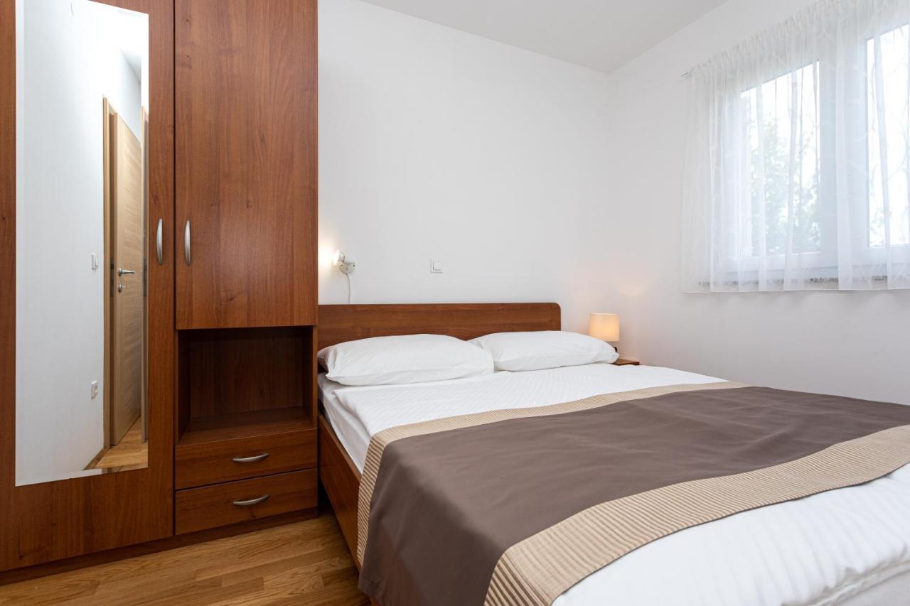 Apartments Crnekovic V バスカ エクステリア 写真