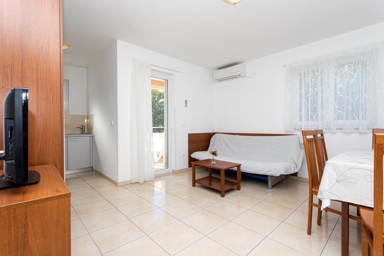 Apartments Crnekovic V バスカ エクステリア 写真