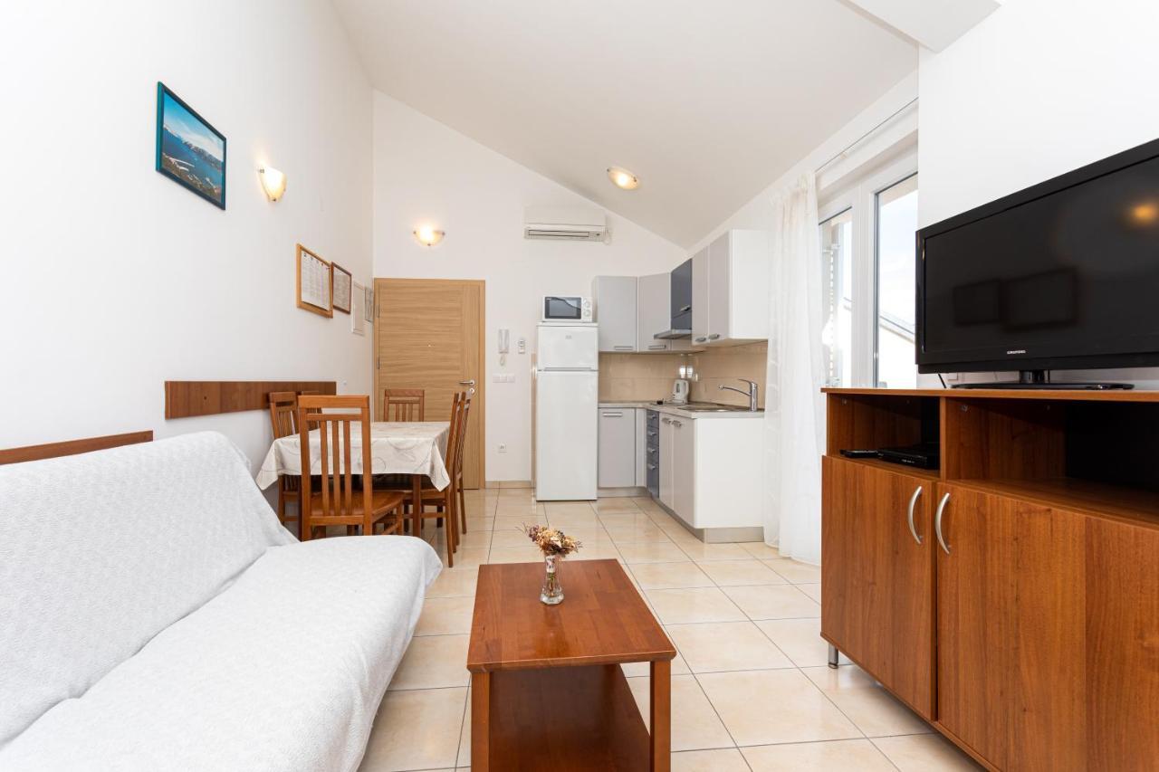 Apartments Crnekovic V バスカ エクステリア 写真