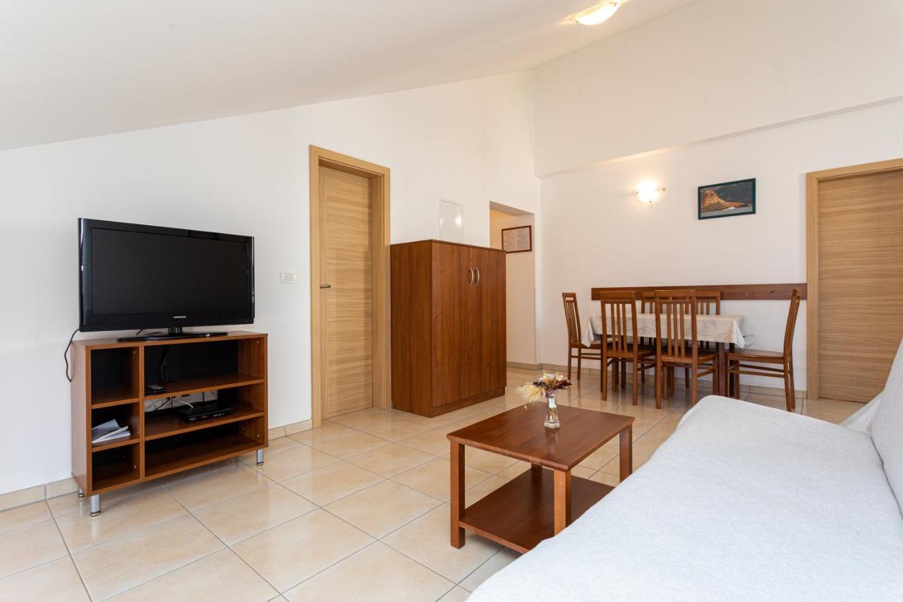 Apartments Crnekovic V バスカ エクステリア 写真