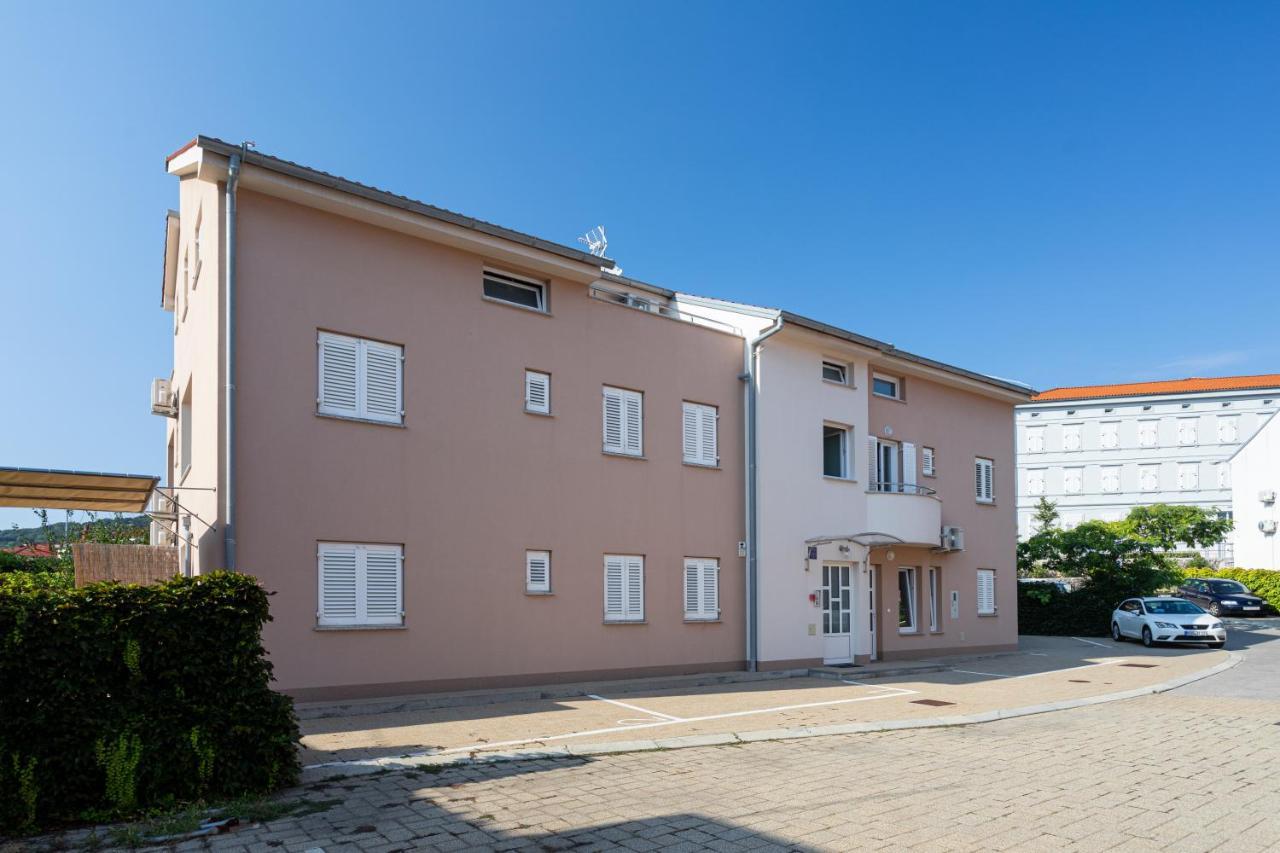 Apartments Crnekovic V バスカ エクステリア 写真