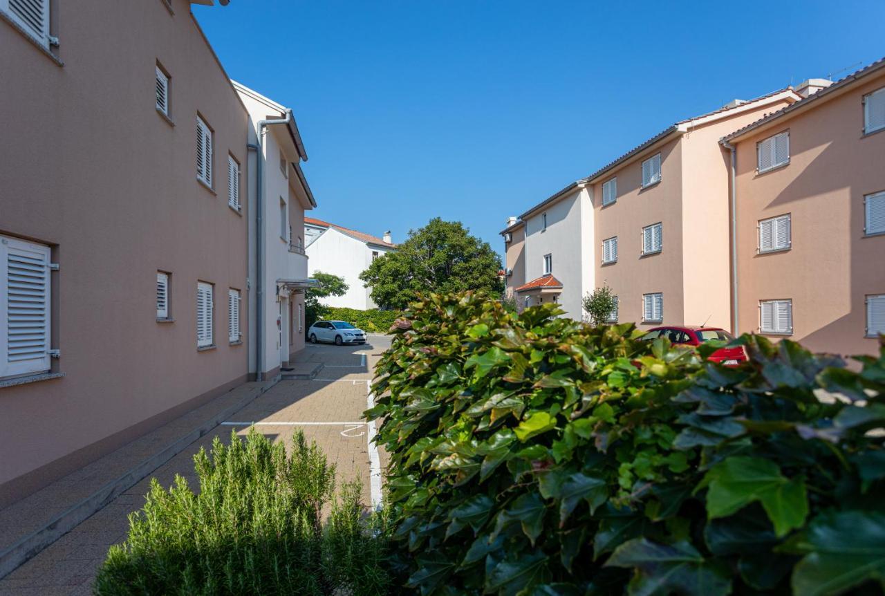 Apartments Crnekovic V バスカ エクステリア 写真